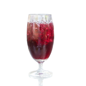 Tinto de Verano refrescante y frutal, mezcla de vino tinto y gaseosa de limón. Perfecto para acompañar quesadillas y platos mejicanos.